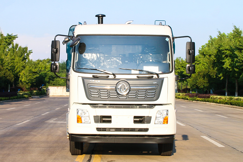 东风天锦吸尘车