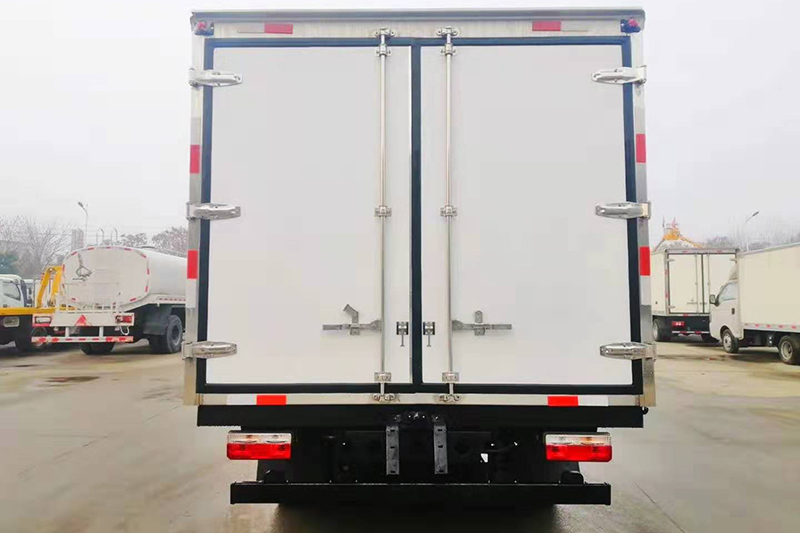 东风4.2米冷藏车