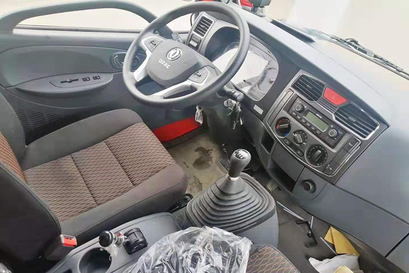 东风4.2米冷藏车