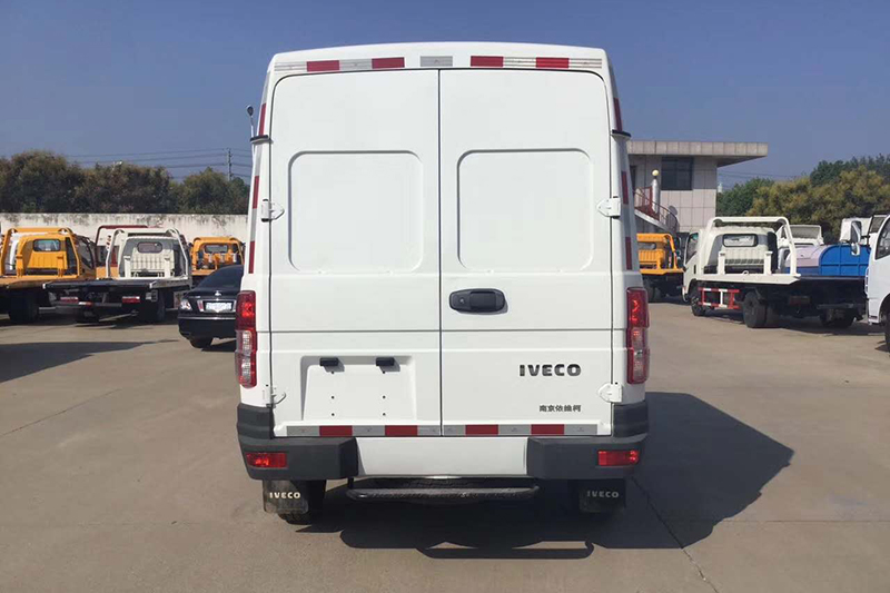 依维柯后双轮冷藏车