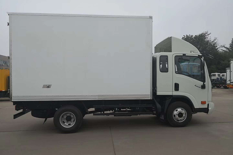 大运排半冷藏车