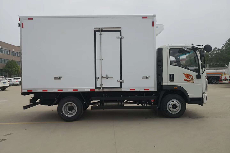 重汽豪沃4.2米冷藏车