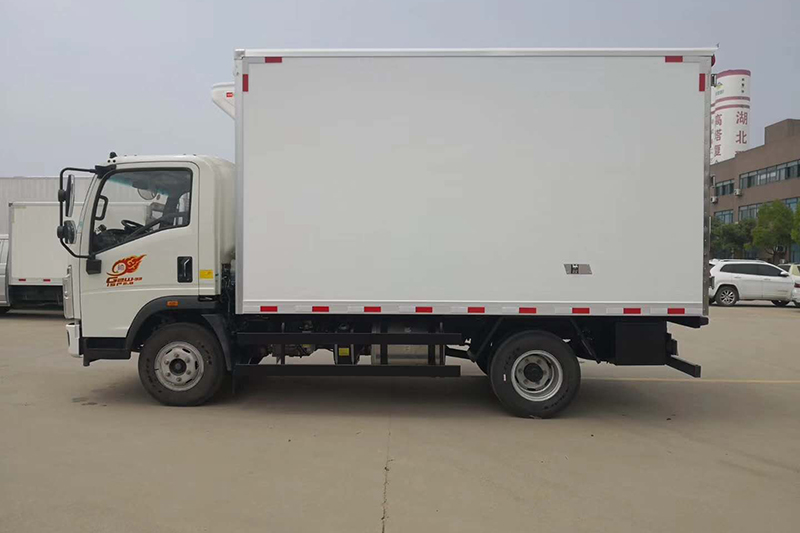 重汽豪沃4.2米冷藏车