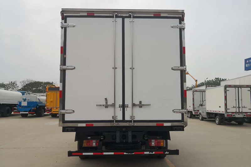重汽豪沃4.2米冷藏车