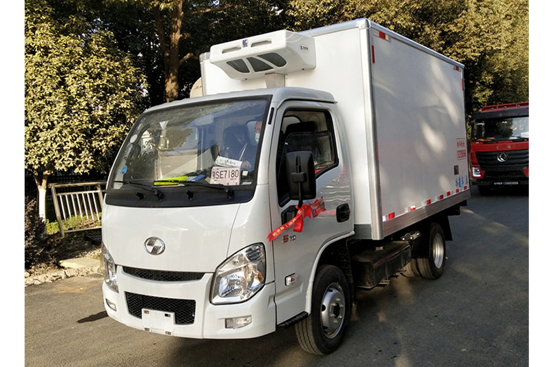 跃进3.2米后双轮冷藏车