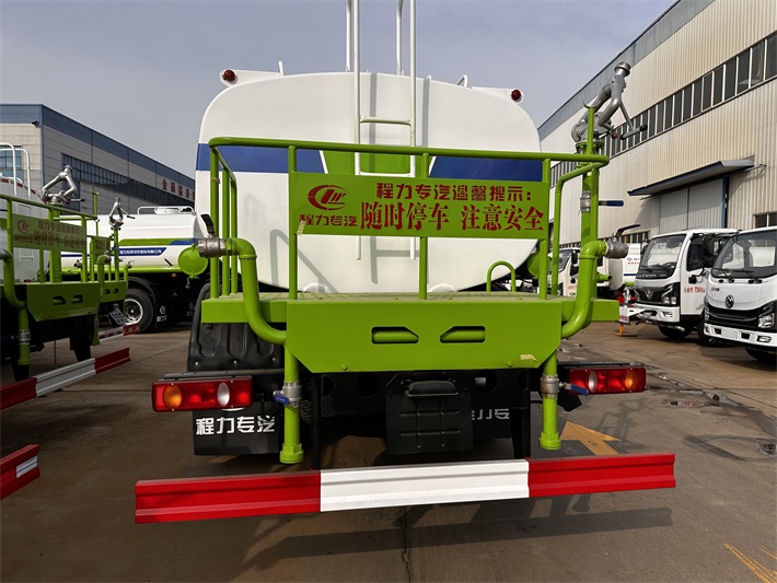 东风D9洒水车（12方 / 15.1方）