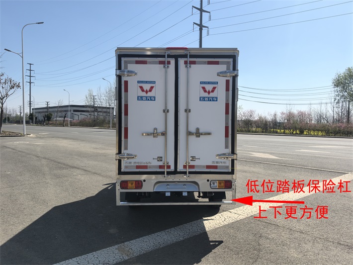 五菱新能源电动 “冰宝”小型冷藏车