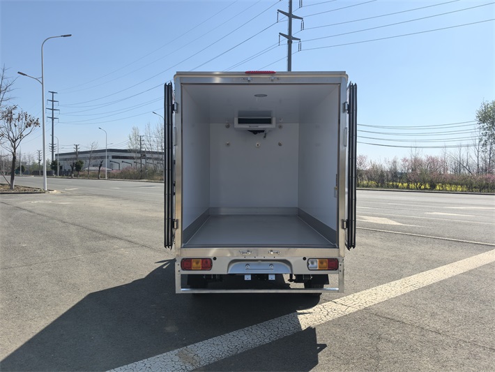 五菱新能源电动 “冰宝”小型冷藏车