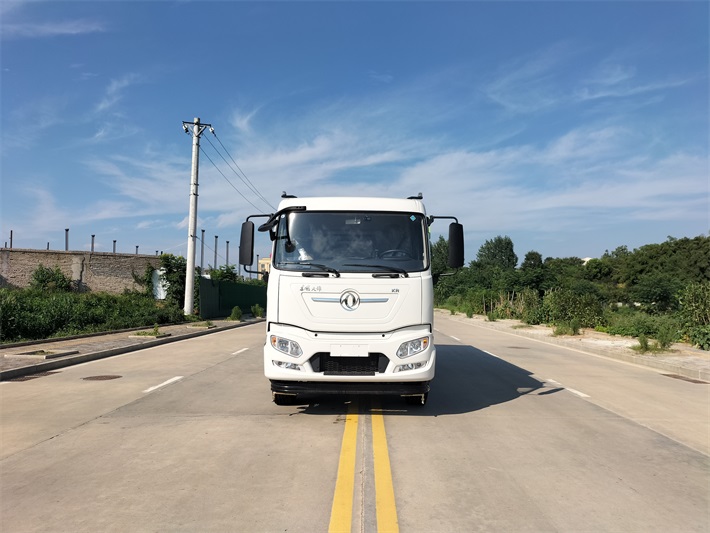 东风天锦18吨纯电动洗扫车