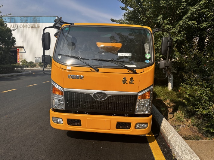 重汽豪曼“蓝牌地库”清洗吸污车