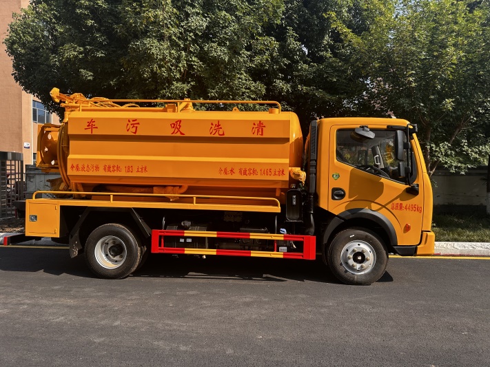 重汽豪曼“蓝牌地库”清洗吸污车