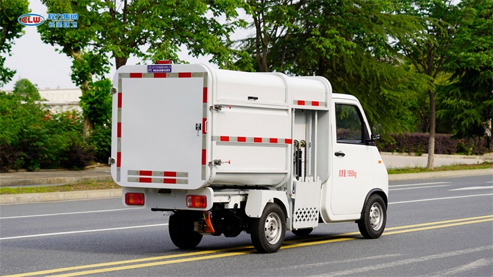 小型纯电动挂桶垃圾车