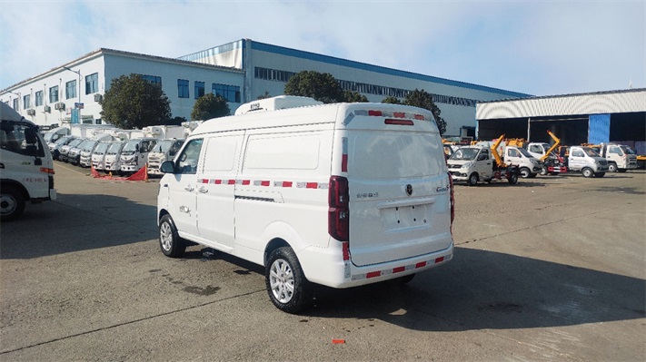 金杯新海狮2米面包冷藏车