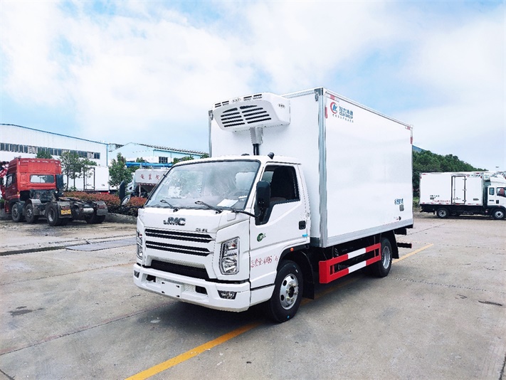 江铃顺达4米2冷藏车