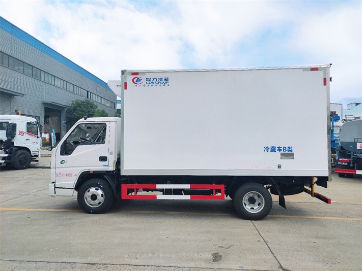 江铃顺达4米2冷藏车