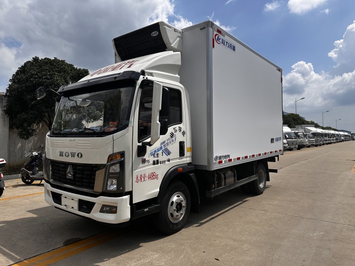重汽统帅4米2宽体冷藏车