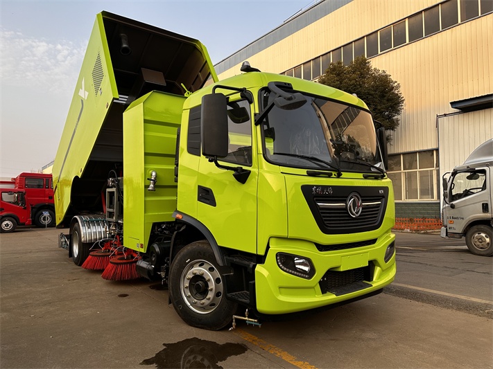 东风天锦高速洗扫车