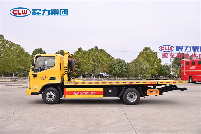 程力集团奥铃7吨蓝牌跑圈拖车