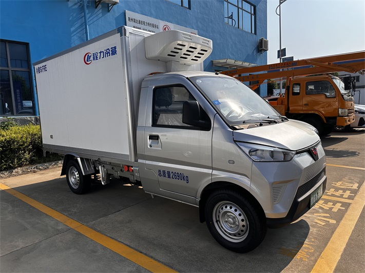 电动冷藏车是否配备变速箱？